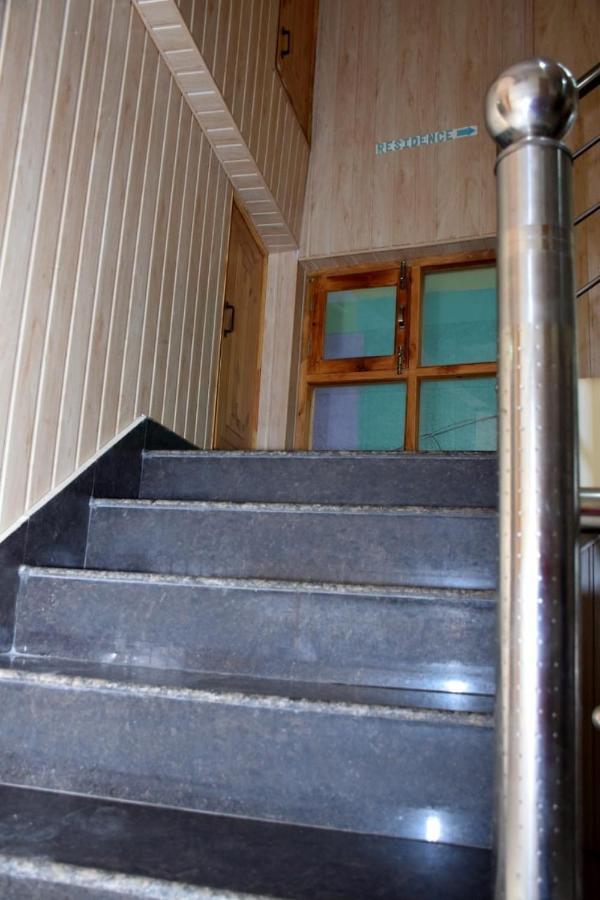 Hotel Nirmal Chhaya Manāli Kültér fotó
